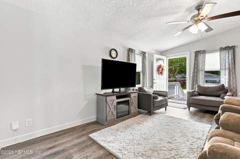 905 St Johns Avenue, Green Cove Springs FL - photo 11 of 45