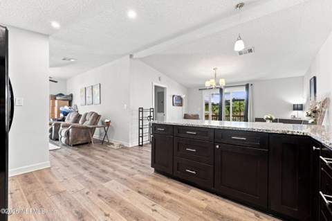 905 St Johns Avenue, Green Cove Springs FL - photo 10 of 45