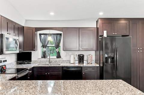 905 St Johns Avenue, Green Cove Springs FL - photo 8 of 45