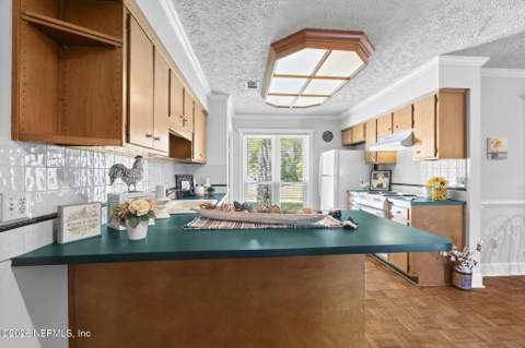 5367 Secluded Oaks Lane, Jacksonville FL - photo 18 of 57
