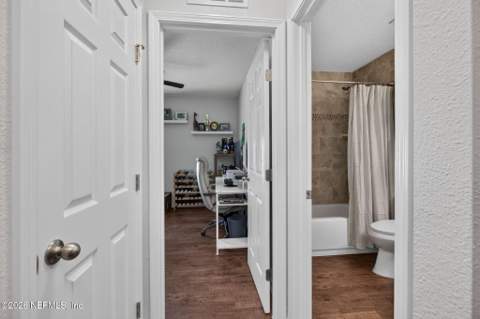 6983 Loris Lane, Jacksonville FL - photo 12 of 57