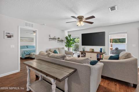6983 Loris Lane, Jacksonville FL - photo 18 of 57