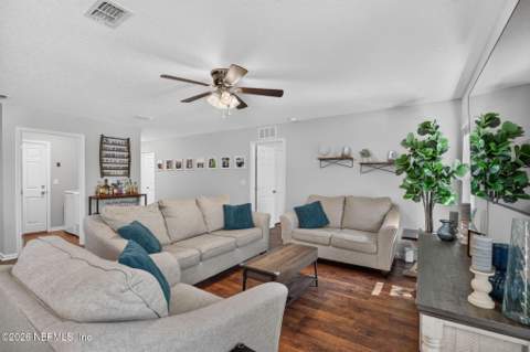 6983 Loris Lane, Jacksonville FL - photo 20 of 57