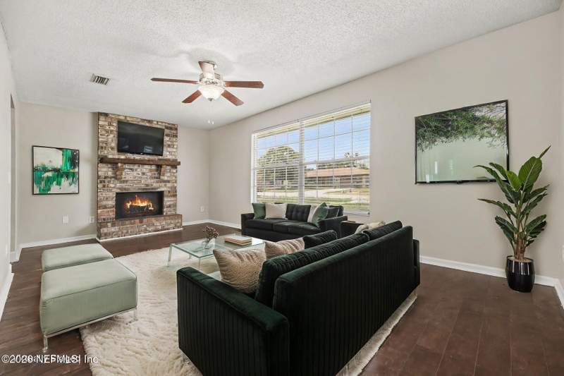 3 bedroom Single Family Residence at 1741 Laura Ann Lane, Grove Park, Orange Park — photo 2