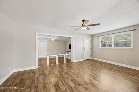 7904 Cezanne Drive, Jacksonville FL - photo 9 of 33
