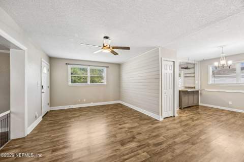 7904 Cezanne Drive, Jacksonville FL - photo 14 of 33