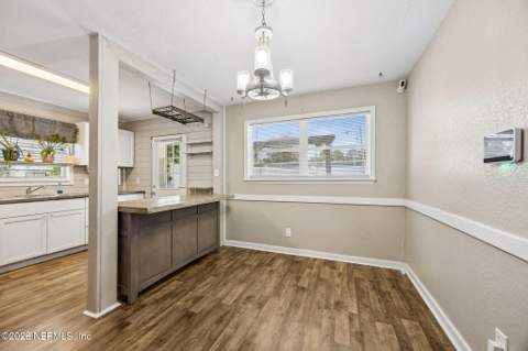 7904 Cezanne Drive, Jacksonville FL - photo 15 of 33