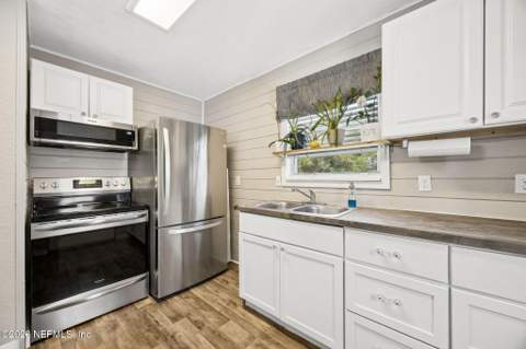 7904 Cezanne Drive, Jacksonville FL - photo 17 of 33