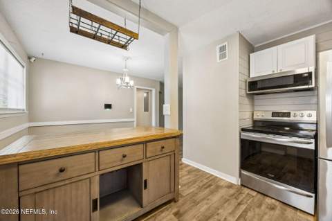 7904 Cezanne Drive, Jacksonville FL - photo 18 of 33