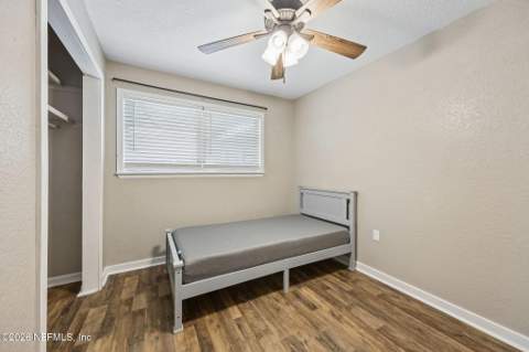 7904 Cezanne Drive, Jacksonville FL - photo 19 of 33