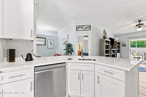 12527 Ash Harbor Drive, Jacksonville FL - photo 9 of 33