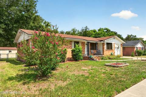 1847 Grove Park Drive, Orange Park FL - photo 9 of 36