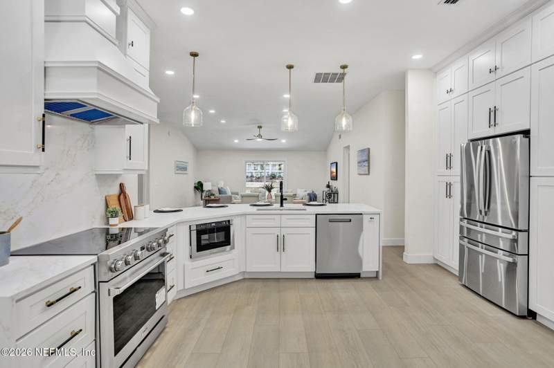5 bedroom Single Family Residence at 12166 Hidden Hills Drive, Hidden Hills, Jacksonville — photo 4