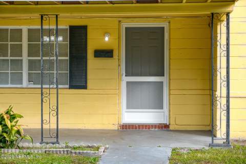 2561 Nicholas Circle, Jacksonville FL - photo 6 of 37