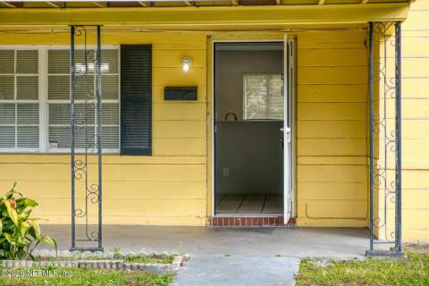 2561 Nicholas Circle, Jacksonville FL - photo 7 of 37