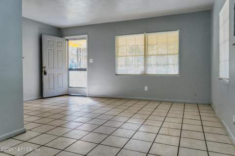 2561 Nicholas Circle, Jacksonville FL - photo 9 of 37