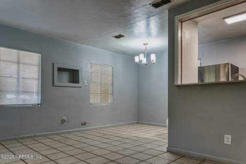 2561 Nicholas Circle, Jacksonville FL - photo 10 of 37