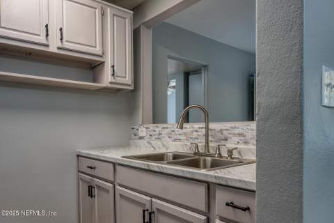 2561 Nicholas Circle, Jacksonville FL - photo 12 of 37
