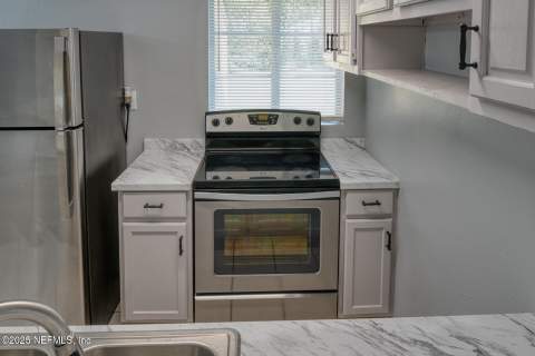 2561 Nicholas Circle, Jacksonville FL - photo 13 of 37