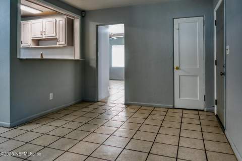 2561 Nicholas Circle, Jacksonville FL - photo 17 of 37