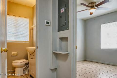 2561 Nicholas Circle, Jacksonville FL - photo 22 of 37