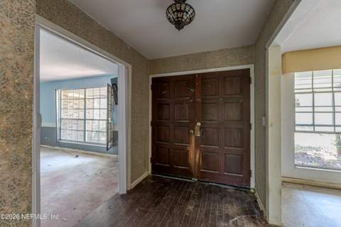 3057 Shady Drive, Jacksonville FL - photo 8 of 37