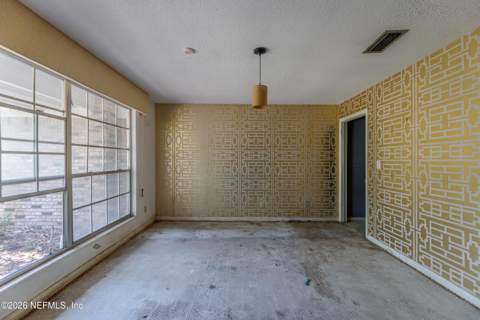 3057 Shady Drive, Jacksonville FL - photo 11 of 37