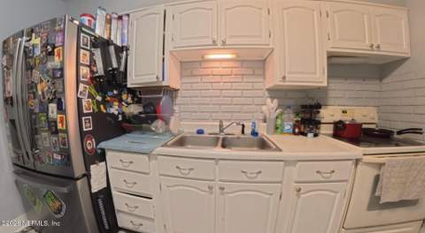 6230 Commodore Drive, Jacksonville FL - photo 6 of 27
