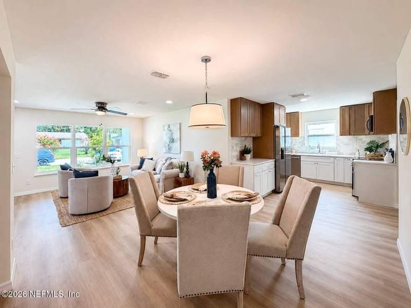 4 bedroom Single Family Residence at 5316 Robert Scott Dr S Drive, Santa Monica, Jacksonville — photo 2