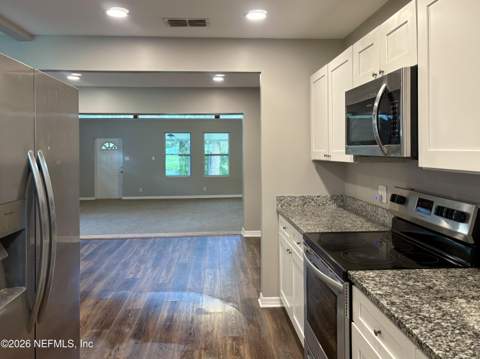 7018 Bonnie Brae Lane, Jacksonville FL - photo 9 of 16