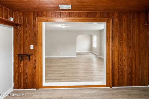 5359 Lexington Avenue, Jacksonville FL - photo 10 of 34