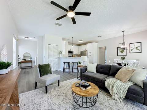 1725 Forest Lake Circle #3, Jacksonville FL - photo 6 of 31