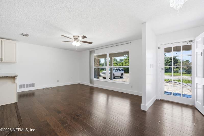 3 bedroom Single Family Residence at 8545 Old Kings Road, Jacksonville, Jacksonville — photo 5