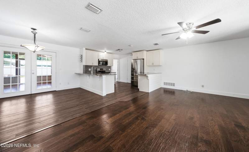 3 bedroom Single Family Residence at 8545 Old Kings Road, Jacksonville, Jacksonville — photo 4