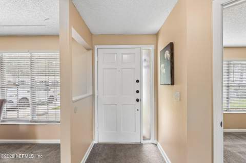 8364 Pointer Drive, Jacksonville FL - photo 7 of 37