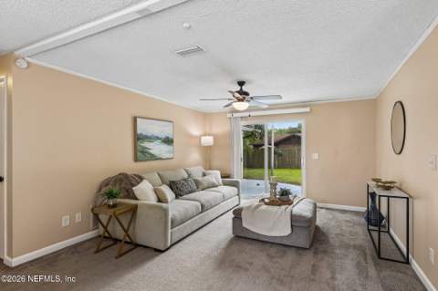 8364 Pointer Drive, Jacksonville FL - photo 11 of 37