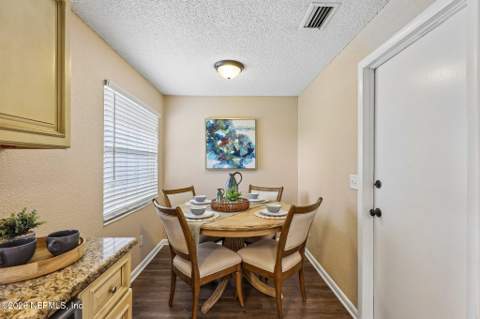 8364 Pointer Drive, Jacksonville FL - photo 16 of 37
