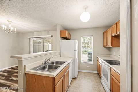 11608 Hickory Oak Drive, Jacksonville FL - photo 12 of 38