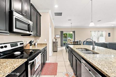 7281 Claremont Creek Drive, Jacksonville FL - photo 10 of 28