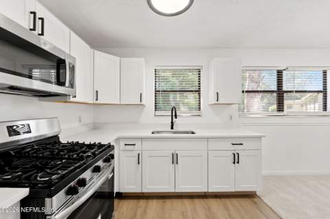 9239 Castle Boulevard, Jacksonville FL - photo 11 of 22