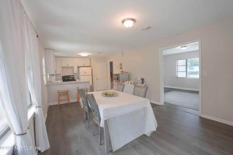 6312 Romilly Drive, Jacksonville FL - photo 8 of 22