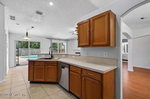 1431 Blues Creek Drive, Jacksonville FL - photo 7 of 26