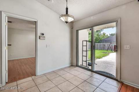 1431 Blues Creek Drive, Jacksonville FL - photo 9 of 26