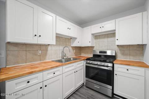 6529 Bo Peep Drive, Jacksonville FL - photo 7 of 27