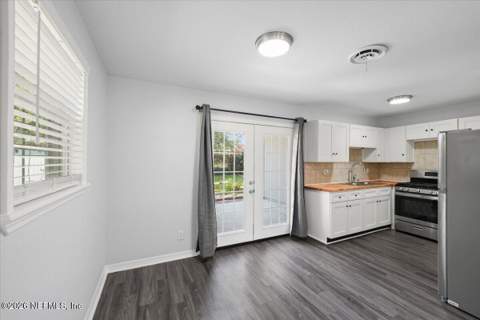 6529 Bo Peep Drive, Jacksonville FL - photo 10 of 27