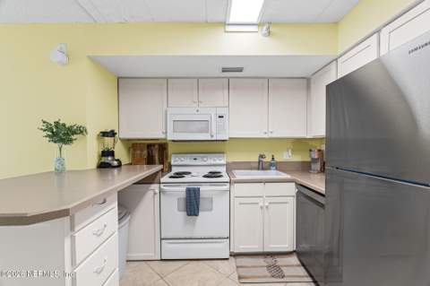 10 N 11th Avenue #101, Jacksonville Beach FL - photo 10 of 46