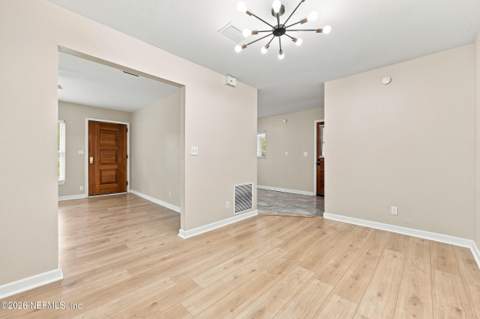 5031 Romilly Drive, Jacksonville FL - photo 9 of 36
