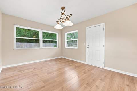 5031 Romilly Drive, Jacksonville FL - photo 11 of 36