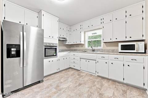 5031 Romilly Drive, Jacksonville FL - photo 19 of 36