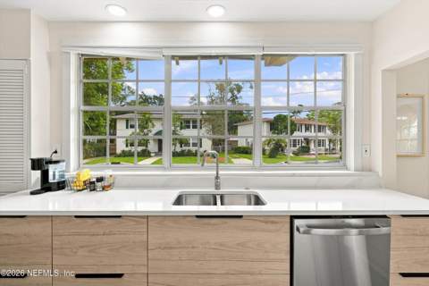 1630 Larue Avenue, Jacksonville FL - photo 10 of 43